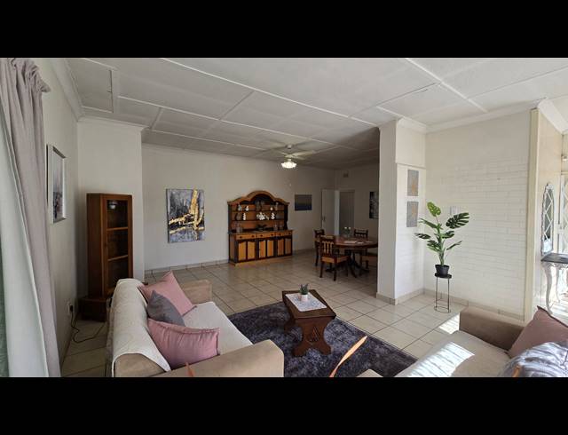3 BEDROOM FREEHOLD FOR SALE IN SOUTH CREST